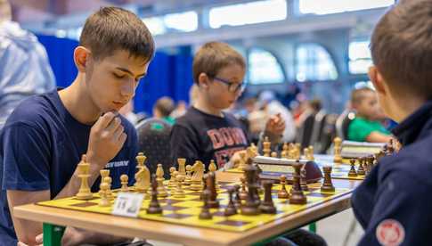 [FOTO] Szachiści opanowali halę sportowo-edukacyjną