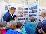 [WIDEO/FOTO] Żarów jest miastem już od 70 lat! Przed budynkiem UM odsłonięto figurkę Żarka i otwarto wystawę historyczną