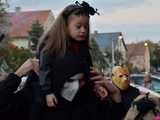 [VIDEO, FOTO] Nietoperze, czarownice, szkielety, demoniczne dynie, a nawet śmierć czyli Halloween w Imbramowicach