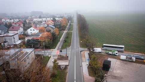 Nowe zatoczki autobusowe i przejścia dla pieszych. Postępują inwestycje na głównych ulicach miasta [SZCZEGÓŁY/FOTO]