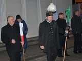 [WIDEO/FOTO] Pochód z orkiestrą, biesiada piwna, wspólne śpiewanie. Górnicy, kamieniarze i skalnicy celebrowali tegoroczną Barbórkę