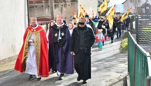 [WIDEO/FOTO] Orszak Trzech Króli przeszedł ulicami Dobromierza