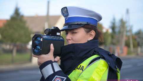 Pędził prawie 140 km/h w terenie zabudowanym. Otrzymał 5000 zł mandatu i stracił uprawnienia