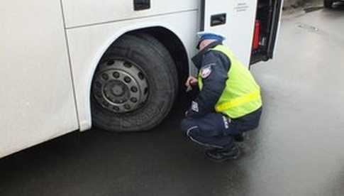  Jeśli wyruszasz na zimowy wypoczynek autokarem, pierwszy postój zrób w policyjnym punkcie kontroli!