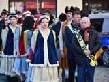 [WIDEO/FOTO] Tegoroczni maturzyści wspólnie zatańczyli poloneza na świdnickim rynku!