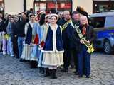 [WIDEO/FOTO] Tegoroczni maturzyści wspólnie zatańczyli poloneza na świdnickim rynku!