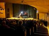 [FOTO] Nastrojowy koncert przy świecach na deskach świdnickiego teatru