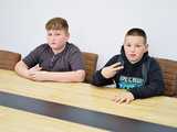 [FOTO] Żarów. Młodzież odwiedziła burmistrza w sprawie remontu skateparku 