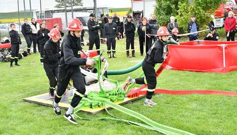 [FOTO] Jednostki OSP rywalizowały w Gminnym Turnieju Sportowo-Pożarniczym o Puchar Wójta