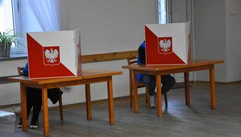 [FOTO] Samorządowcy, parlamentarzyści i europosłowie przy urnach wyborczych