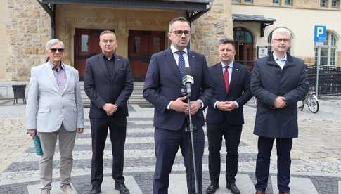 konferencja posłów PiS