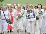 [WIDEO/FOTO] Jeżeli tracimy o nich pamięć, to odbieramy sens ich cierpienia. Biały Marsz przeszedł do Muzeum Gross-Rosen