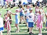 [WIDEO/FOTO] Tysiące baniek, mydlana wyspa i mnóstwo dobrej zabawy. Trwa 8. Mydlany Park Festiwal w Żarowie