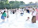 [WIDEO/FOTO] Tysiące baniek, mydlana wyspa i mnóstwo dobrej zabawy. Trwa 8. Mydlany Park Festiwal w Żarowie