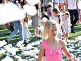 [WIDEO/FOTO] Tysiące baniek, mydlana wyspa i mnóstwo dobrej zabawy. Trwa 8. Mydlany Park Festiwal w Żarowie
