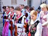 [FOTO] Wierni przeszli w procesji z okazji Bożego Ciała. Świętowanie zwieńczył Parafialny Festyn Rodzinny
