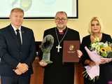[FOTO] Dziś już nie wyobrażam sobie życia bez Świdnicy. Biskup Waldemar Pytel z tytułem Honorowego Obywatela Miasta