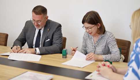Podpisano umowę na budowę ścieżki rowerowej od granicy gminy Żarów do Wierzbnej