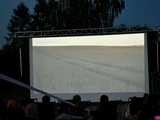 [FOTO] Seanse na leżakach w malowniczej scenerii i dojazd amerykańskim schoolbusem. Ruszył 14. Żarowski Festiwal Filmowy
