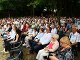 [WIDEO/FOTO] Nastrojowa muzyka w samym sercu kamieniołomu. Koncert Piotra Pawlaka uświetnił niedzielny wieczór w Strzegomiu