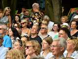 [WIDEO/FOTO] Nastrojowa muzyka w samym sercu kamieniołomu. Koncert Piotra Pawlaka uświetnił niedzielny wieczór w Strzegomiu