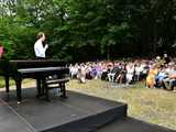 [WIDEO/FOTO] Nastrojowa muzyka w samym sercu kamieniołomu. Koncert Piotra Pawlaka uświetnił niedzielny wieczór w Strzegomiu
