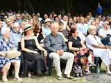 [WIDEO/FOTO] Nastrojowa muzyka w samym sercu kamieniołomu. Koncert Piotra Pawlaka uświetnił niedzielny wieczór w Strzegomiu