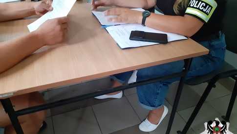 Filmowy finał w Dobromierzu. Policja zatrzymała duet narkotykowych handlarzy 