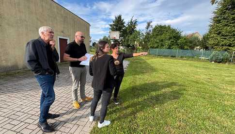 Przekazano plac pod budowę infrastruktury rekreacyjno-sportowej w Modliszowie