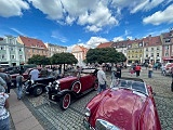 Stare samochody stanęły na wałbrzyskim rynku [Foto]