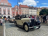 Stare samochody stanęły na wałbrzyskim rynku [Foto]