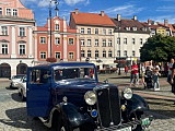 Stare samochody stanęły na wałbrzyskim rynku [Foto]