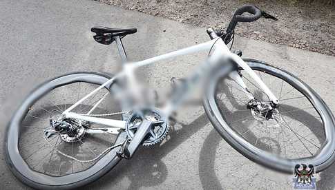 [FOTO] Zderzenie rowerzysty z samochodem osobowym w Podlesiu