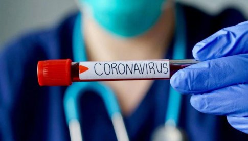 Zmarły kolejne trzy osoby zakażone koronawirusem