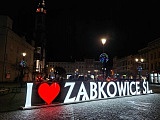 W Ząbkowicach już świątecznie. Na Rynku rozbłysła choinka