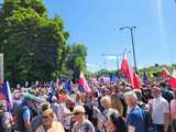 Mieszkańcy i samorządowcy na marszu w Warszawie. W powiecie też solidaryzowano się z manifestującymi 