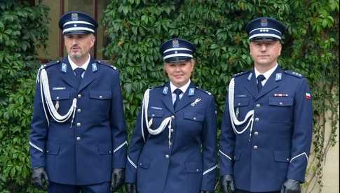 Odznaczenie i awanse dla policjantów ząbkowickiej komendy. Wręczono je podczas Wojewódzkich Obchodów Święta Policji