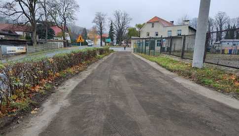 [FOTO] 198 tysięcy złotych na remont ulic w Złotym Stoku - mieszkańcy mogą już z nich korzystać!