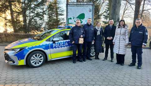 [FOTO] Nowy radiowóz dla policjantów z Kamieńca Ząbkowickiego