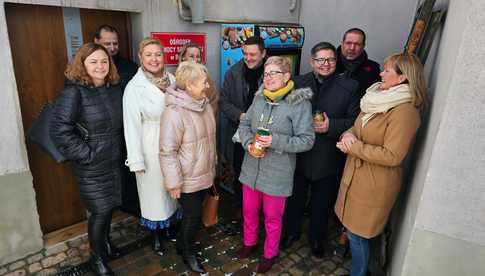 [FOTO] Lodówka społeczna w Bardzie już dostępna!