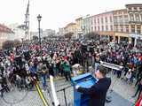 [FOTO] Sławomir Mentzen w Ząbkowicach Śląskich – tłumy na wiecu wyborczym! Co mówił kandydat?