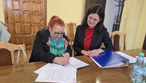 [FOTO] Gmina Złoty Stok podpisała pierwsze umowy w ramach „Ciepłego Mieszkania”