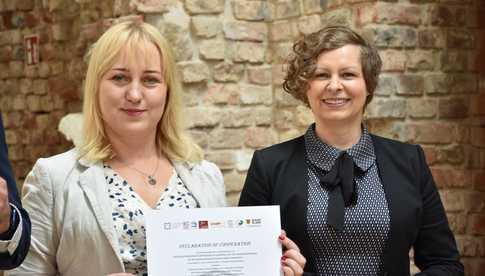 [FOTO,WIDEO] Twierdza Srebrna Góra coraz bliżej UNESCO. Podpisano międzynarodowe porozumienie 