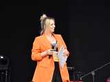 [FOTO] lokalnyFEST! trwa w najlepsze. Patrycja Grzelaczyk-Korchan rozpoczęła niedzielne koncerty Ziębice FEST 2025