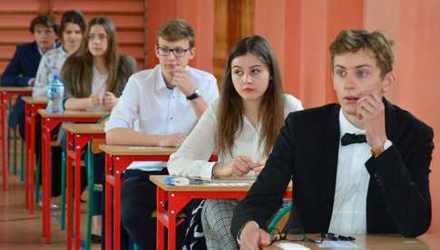 [FOTO] Jak poszły matury 2025 w naszym powiecie? Znamy pierwsze WYNIKI ze szkół