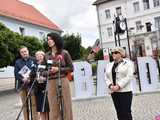 [FOTO, WIDEO] Czy uczniowie wrócą do szkoły we wrześniu? Jak zmieni się Centrum Kultury w Bardzie? Rząd przekazał kolejne miliony na odbudowę 